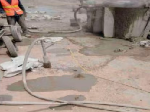 斗门水泥混凝土路面板底注浆技术 路面脱空注浆整治方案