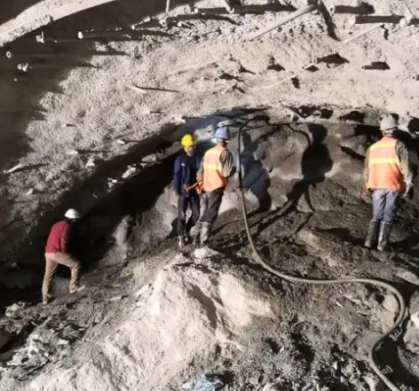 斗门拱顶带模注浆料的施工流程及注意事项